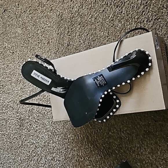 Heels - Picture 2 of 5